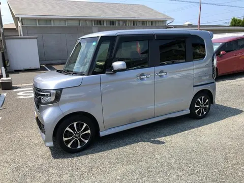 Honda N-BOX Custom