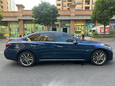 Infiniti Q50L