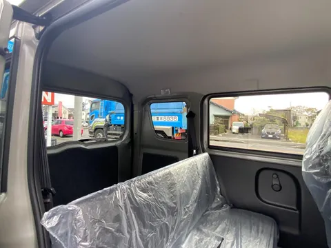 Nissan Clipper Van