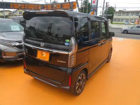 Honda N-BOX Custom