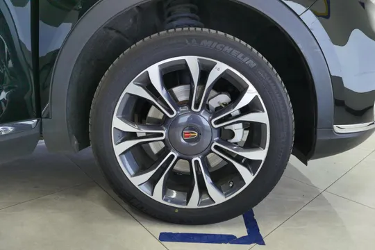 Hongqi HS5