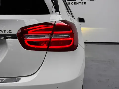 Mercedes-Benz Mercedes-Benz GLA