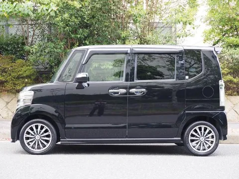 Honda N-BOX Custom