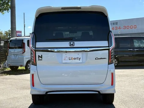 Honda N-BOX Custom
