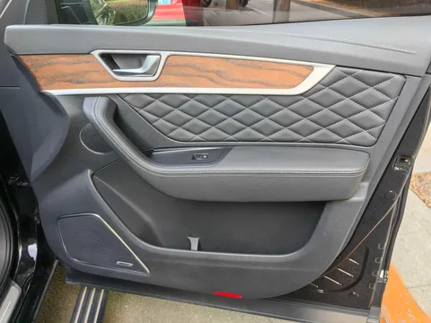 Hongqi HS7