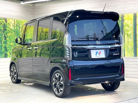 Honda N-BOX Custom