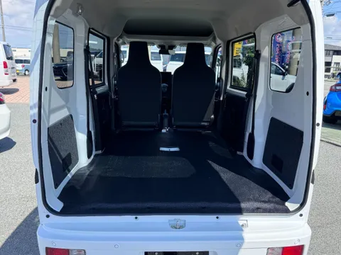 Nissan Clipper Van
