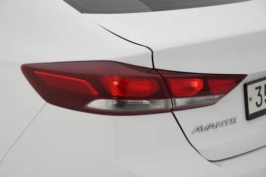 Hyundai Elantra (Avante)