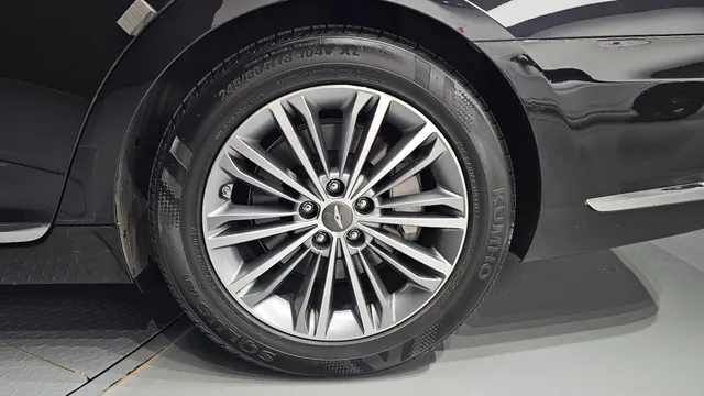 Genesis G90 (EQ900)
