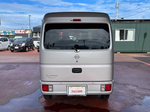 Nissan Clipper Van