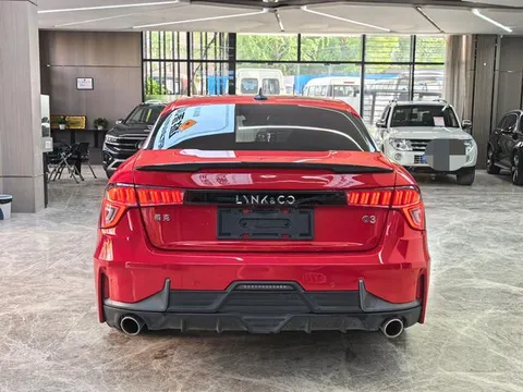 Lynk & Co 03