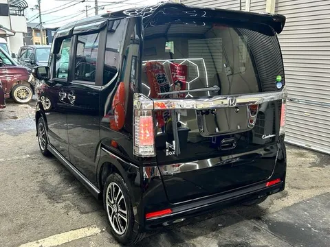 Honda N-BOX Custom