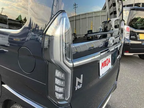 Honda N-BOX Custom