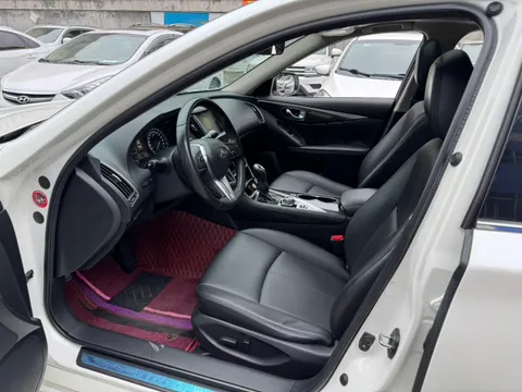 Infiniti Q50L