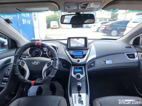 Hyundai Elantra (Avante)