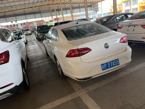 Volkswagen Lamando