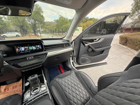 Hongqi HS5