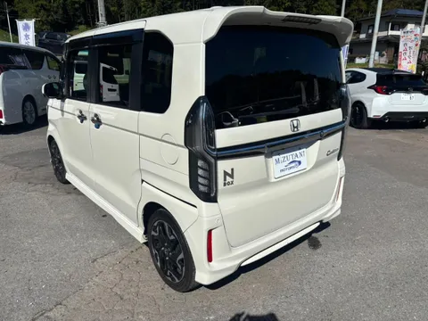 Honda N-BOX Custom