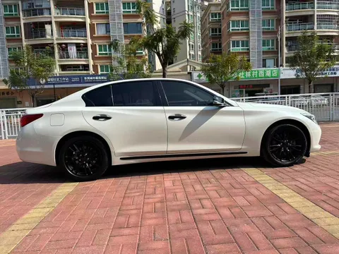 Infiniti Q50L