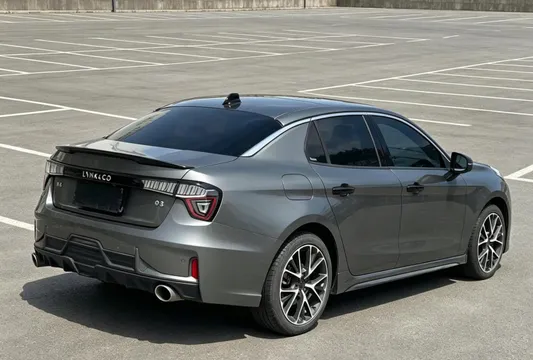 Lynk & Co 03