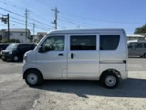 Nissan Clipper Van