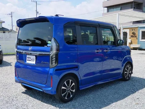 Honda N-BOX Custom