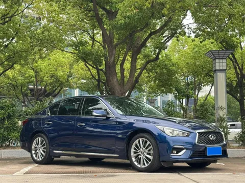 Infiniti Q50L