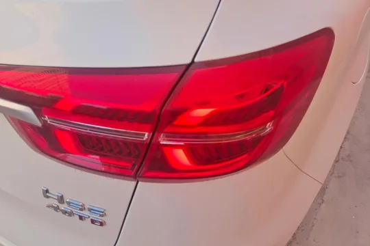 Hongqi HS5