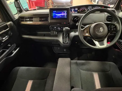 Honda N-BOX Custom