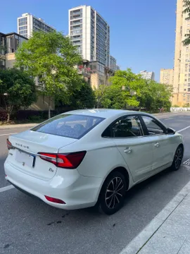 Roewe i5