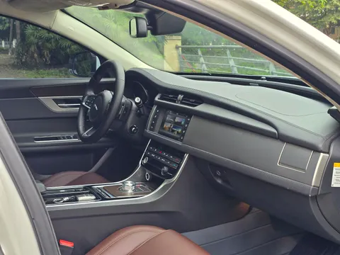Jaguar XFL