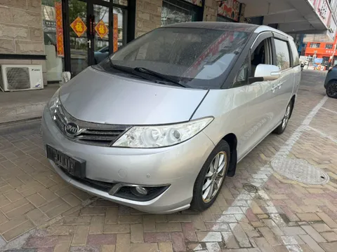 BYD M6