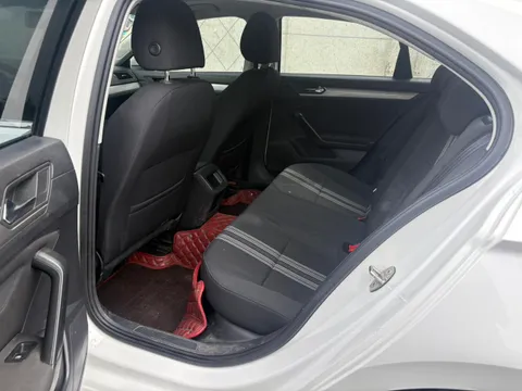 Volkswagen Lamando