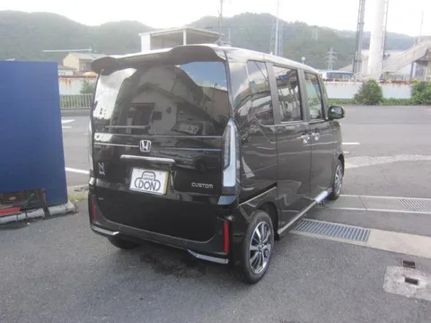 Honda N-BOX Custom