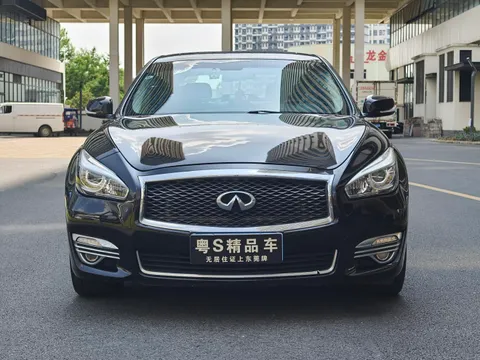 Infiniti Q70