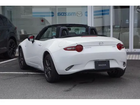 Mazda MX-5 (Roadster)