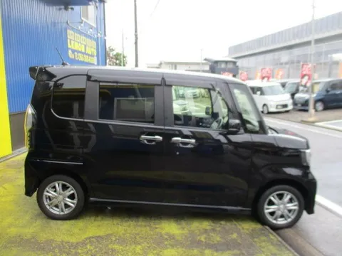 Honda N-BOX Custom