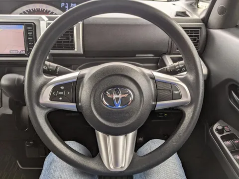 Toyota Pixis Mega