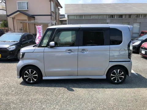 Honda N-BOX Custom