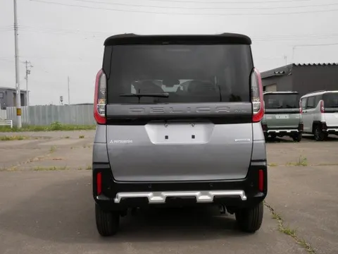 Mitsubishi Delica Mini