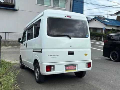 Mitsubishi Minicab Van