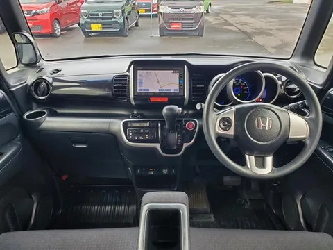 Honda N-BOX Custom