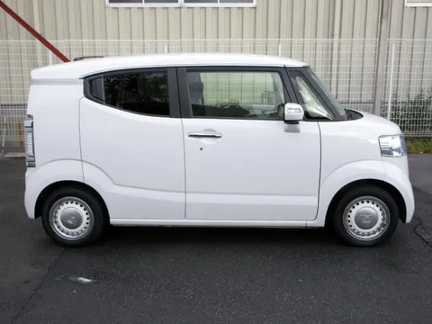 Honda N-BOX Slash