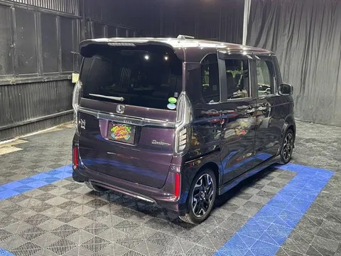 Honda N-BOX Custom