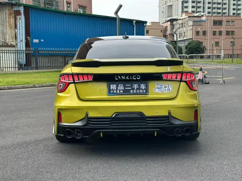 Lynk & Co 03
