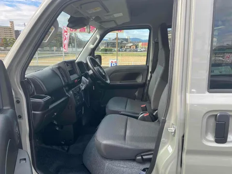 Nissan Clipper Van