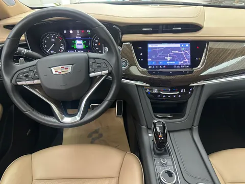 Cadillac XT6