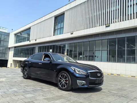 Infiniti Q70
