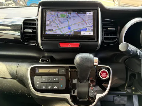 Honda N-BOX Custom