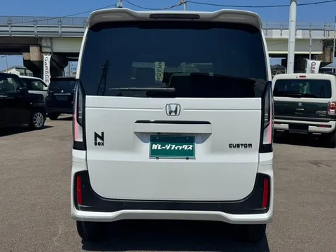 Honda N-BOX Custom